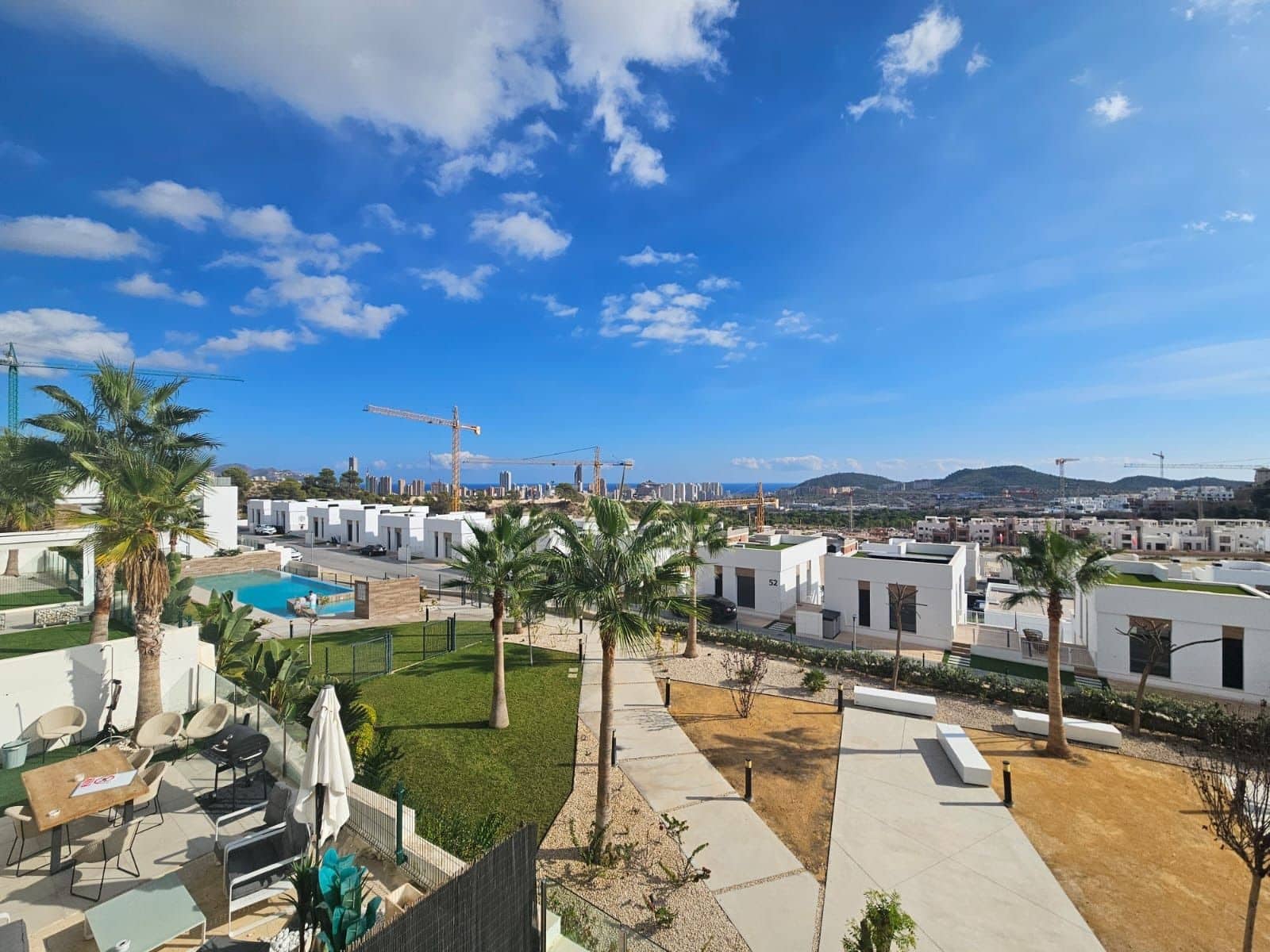 2 bedroom Penthouse for rent in Finestrat with pool garage - € 1,900 (Ref: 7814703)