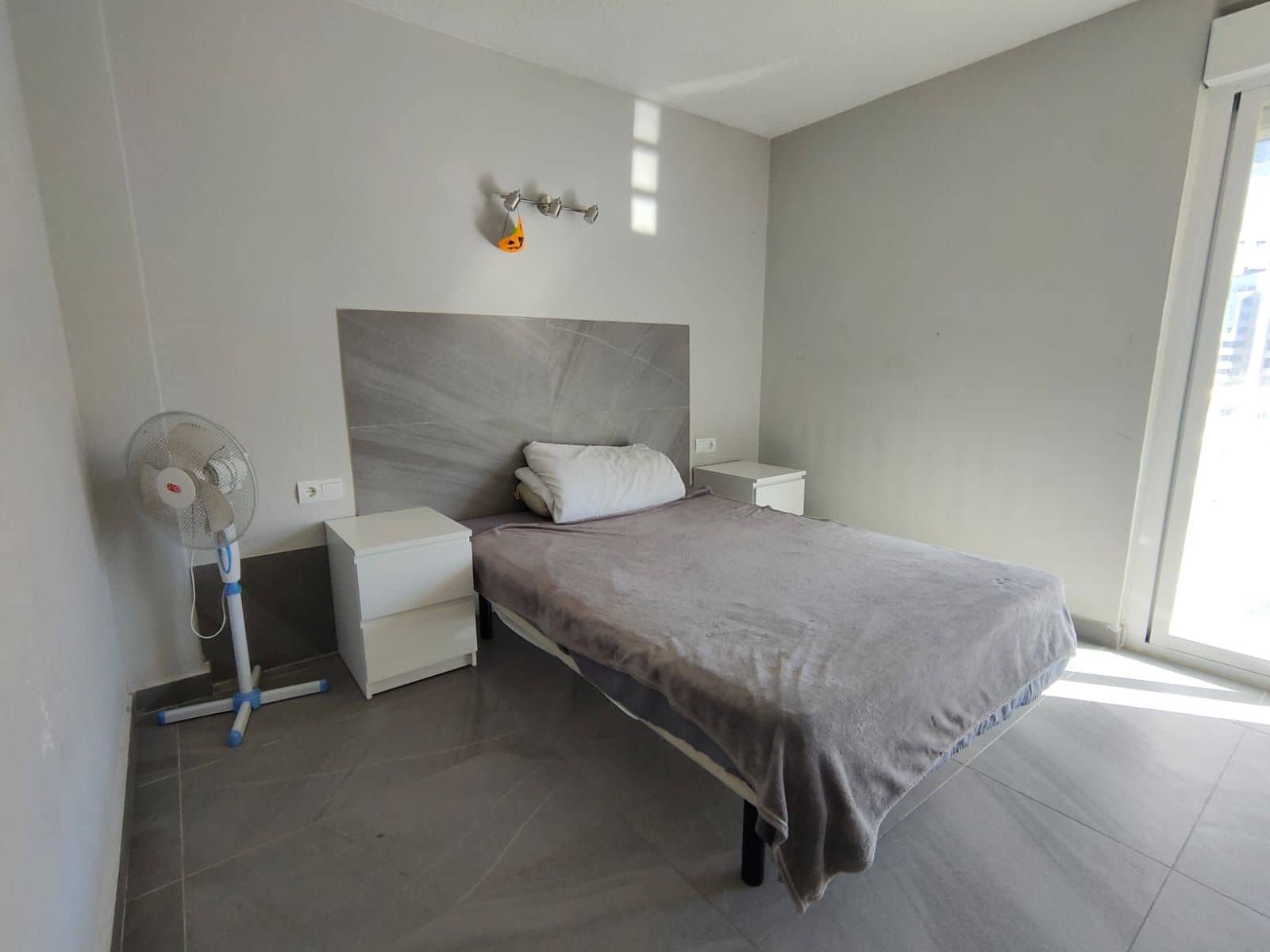 2 sypialnia Apartament do wynajęcia w Benidorm z basenem garażem - 1 400 € (Ref: 7864160)