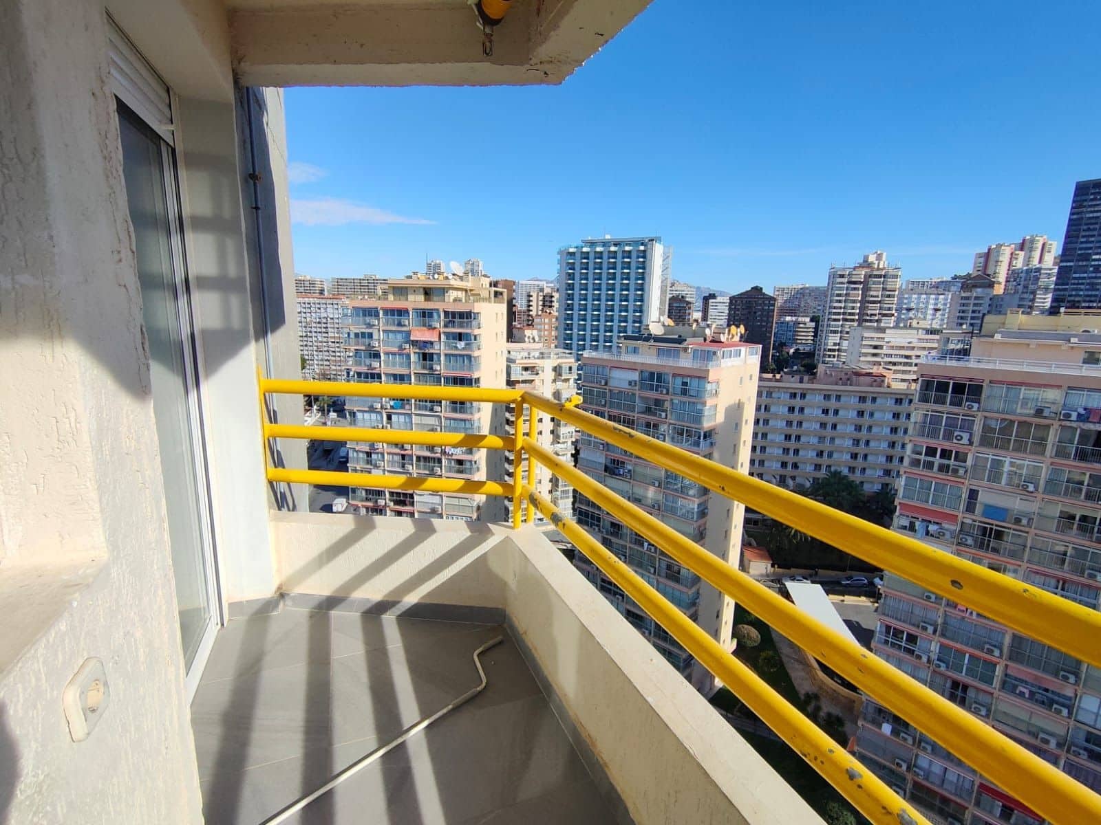 2 sypialnia Apartament do wynajęcia w Benidorm z basenem garażem - 1 400 € (Ref: 7864160)