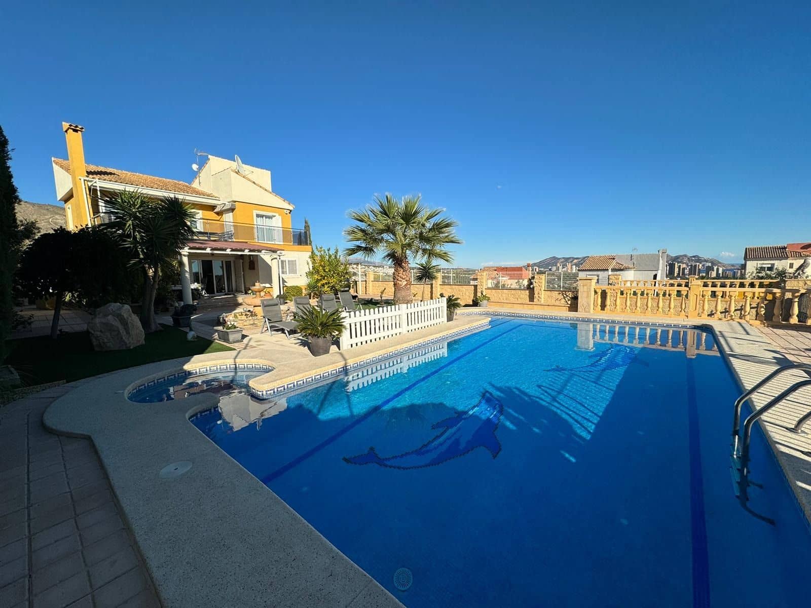 5 makuuhuone Huvila myytävänä paikassa Finestrat mukana uima-altaan 
autotalli - 595 000 € (Ref: 7936567)