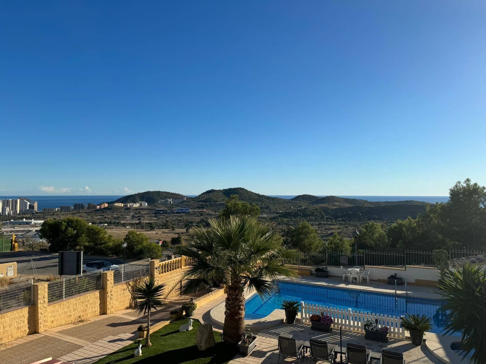 5 makuuhuone Huvila myytävänä paikassa Finestrat mukana uima-altaan 
autotalli - 595 000 € (Ref: 7936567)