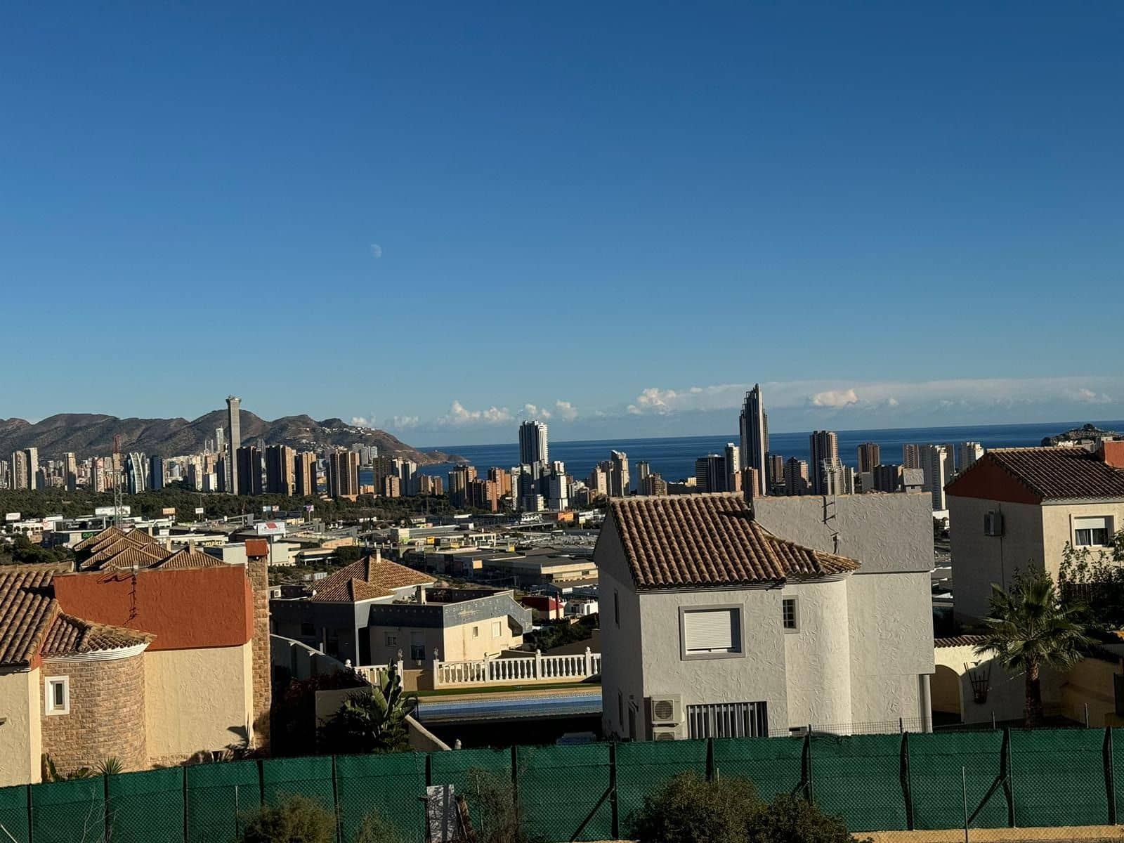 5 makuuhuone Huvila myytävänä paikassa Finestrat mukana uima-altaan 
autotalli - 595 000 € (Ref: 7936567)