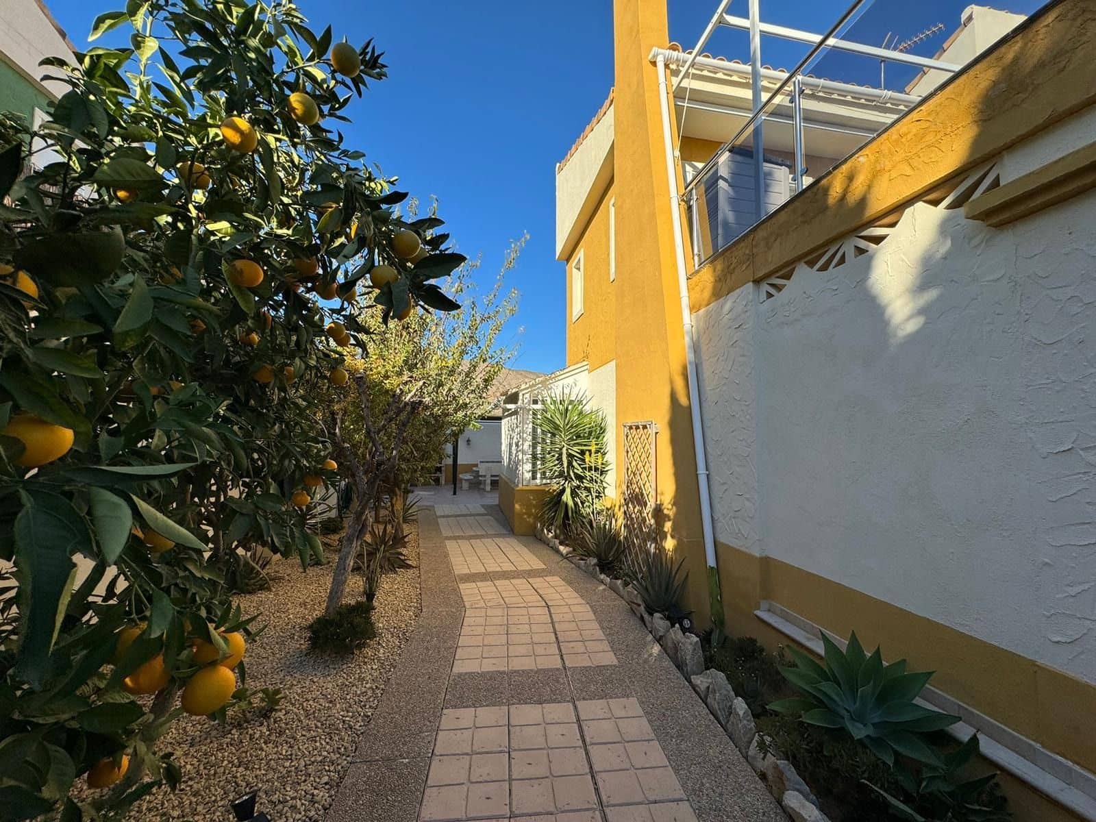 5 makuuhuone Huvila myytävänä paikassa Finestrat mukana uima-altaan 
autotalli - 595 000 € (Ref: 7936567)