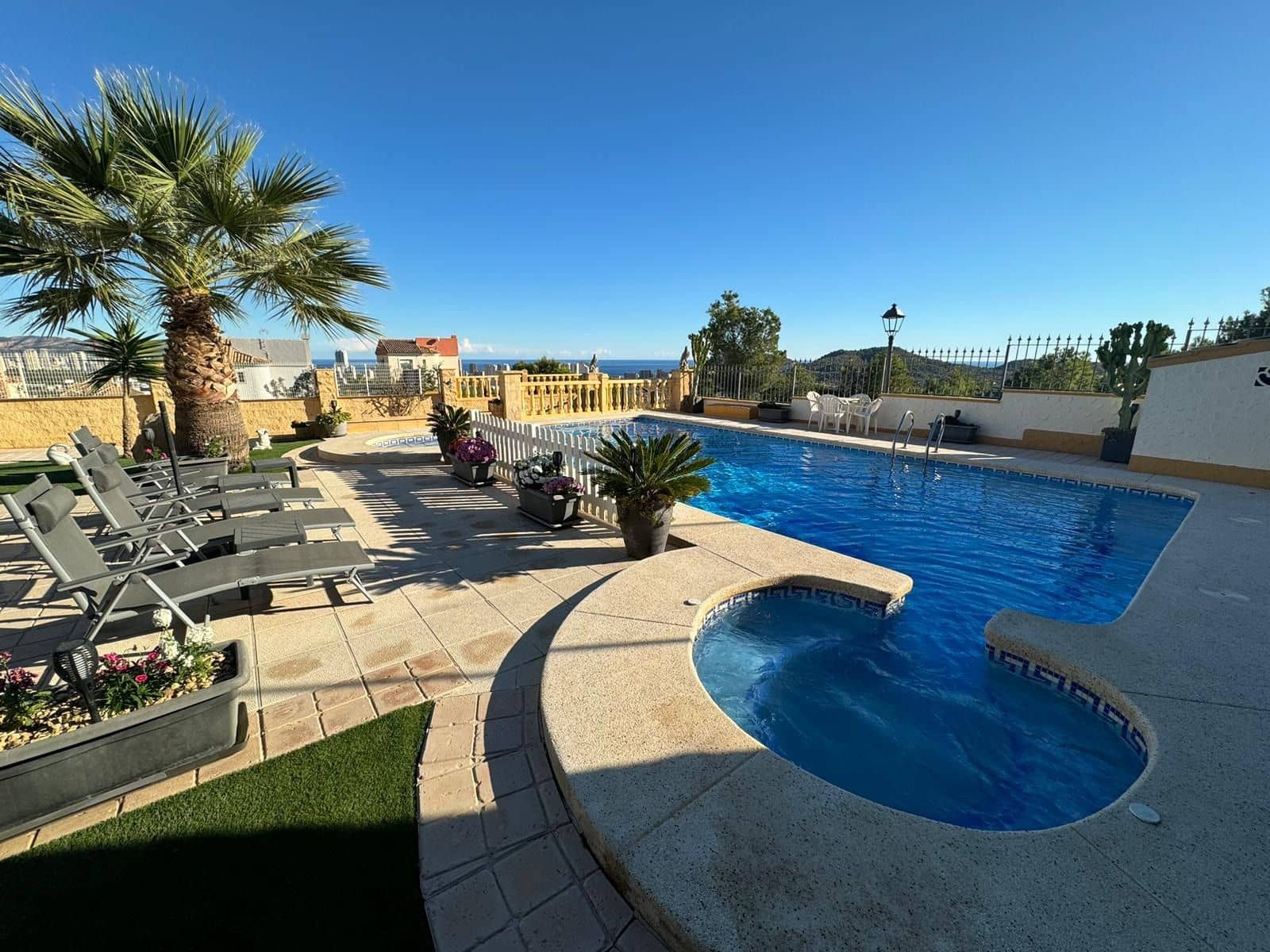 5 makuuhuone Huvila myytävänä paikassa Finestrat mukana uima-altaan 
autotalli - 595 000 € (Ref: 7936567)