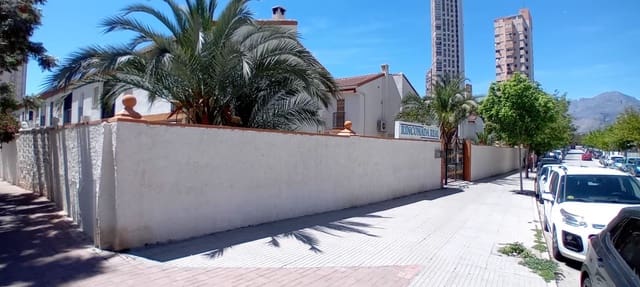 2 soverom Kjedet enebolig til salgs i Benidorm med svømmebasseng - € 235 000 (Ref: 8268814)