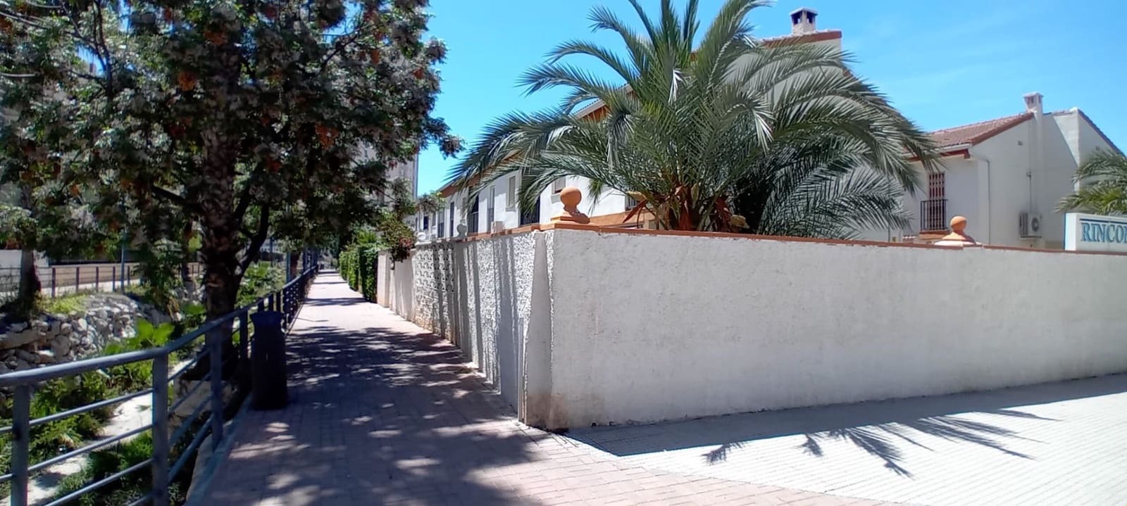 2 soverom Kjedet enebolig til salgs i Benidorm med svømmebasseng - € 235 000 (Ref: 8268814)