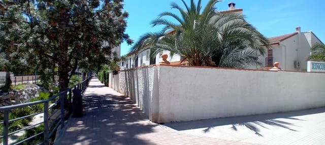 2 soverom Kjedet enebolig til salgs i Benidorm med svømmebasseng - € 235 000 (Ref: 8268814)