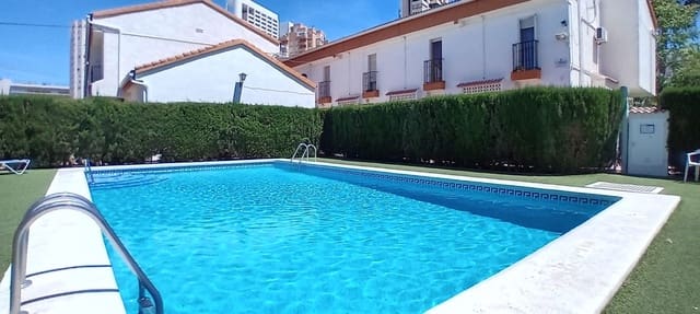 2 soverom Kjedet enebolig til salgs i Benidorm med svømmebasseng - € 235 000 (Ref: 8268814)