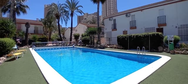 2 soverom Kjedet enebolig til salgs i Benidorm med svømmebasseng - € 235 000 (Ref: 8268814)