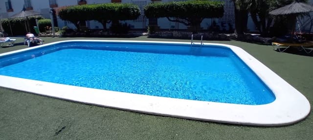 2 soverom Kjedet enebolig til salgs i Benidorm med svømmebasseng - € 235 000 (Ref: 8268814)