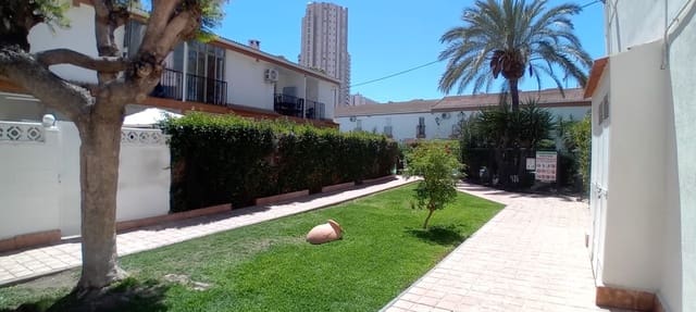 2 soverom Kjedet enebolig til salgs i Benidorm med svømmebasseng - € 235 000 (Ref: 8268814)