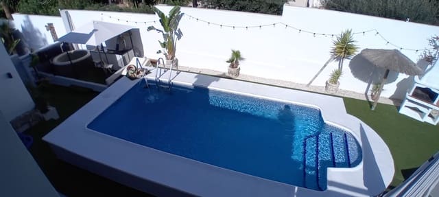 3 makuuhuone Huvila myytävänä paikassa La Nucia mukana uima-altaan 
autotalli - 495 000 € (Ref: 8289003)