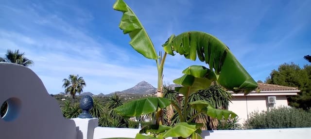 3 makuuhuone Huvila myytävänä paikassa La Nucia mukana uima-altaan 
autotalli - 495 000 € (Ref: 8289003)