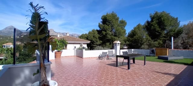 3 makuuhuone Huvila myytävänä paikassa La Nucia mukana uima-altaan 
autotalli - 495 000 € (Ref: 8289003)