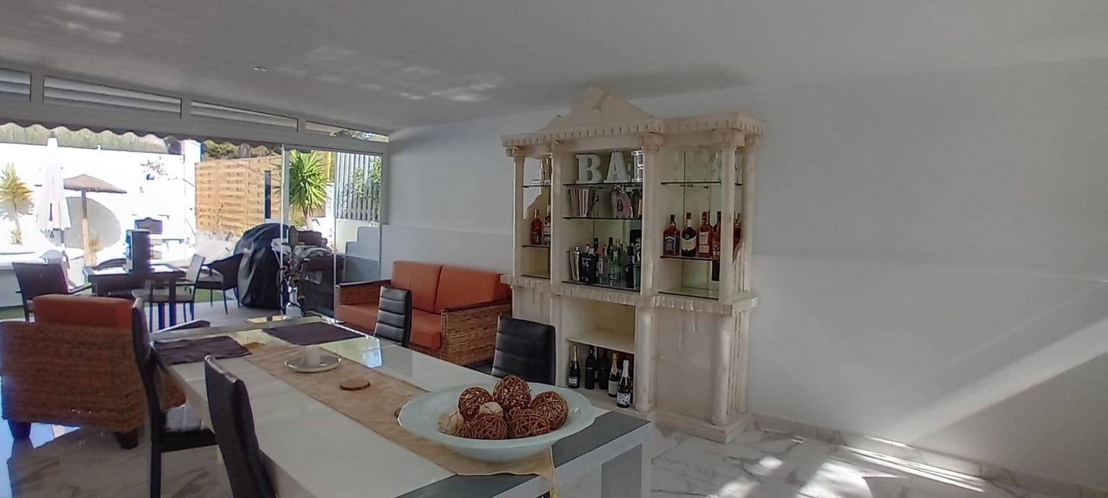 3 makuuhuone Huvila myytävänä paikassa La Nucia mukana uima-altaan 
autotalli - 495 000 € (Ref: 8289003)