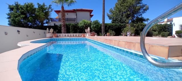 5 soverom Villa til salgs i La Nucia med svømmebasseng garasje - € 525 000 (Ref: 8438349)