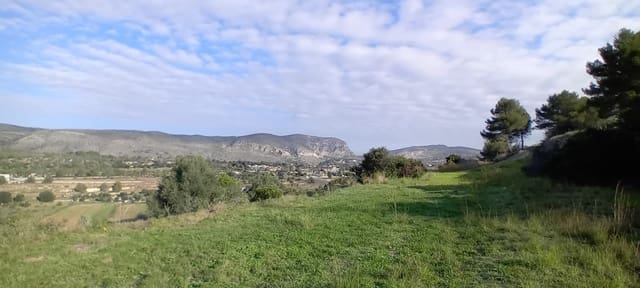 Grunde uden byggetilladelser til salg i Teulada Pueblo, Teulada-Moraira - € 135.000 (Ref: 8668087)