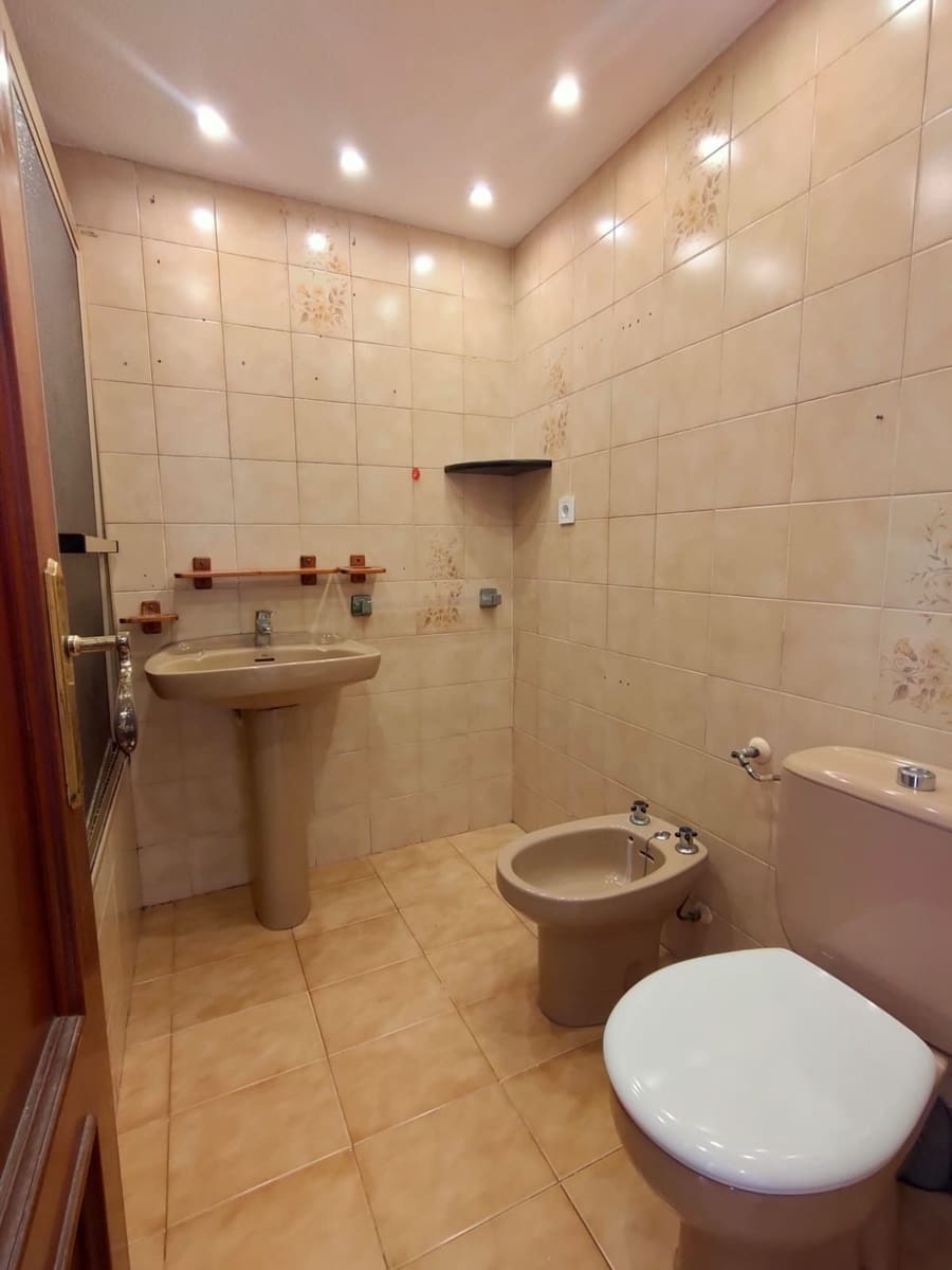 2 soverom Kjedet enebolig til salgs i Benidorm med svømmebasseng - € 229 000 (Ref: 8815446)