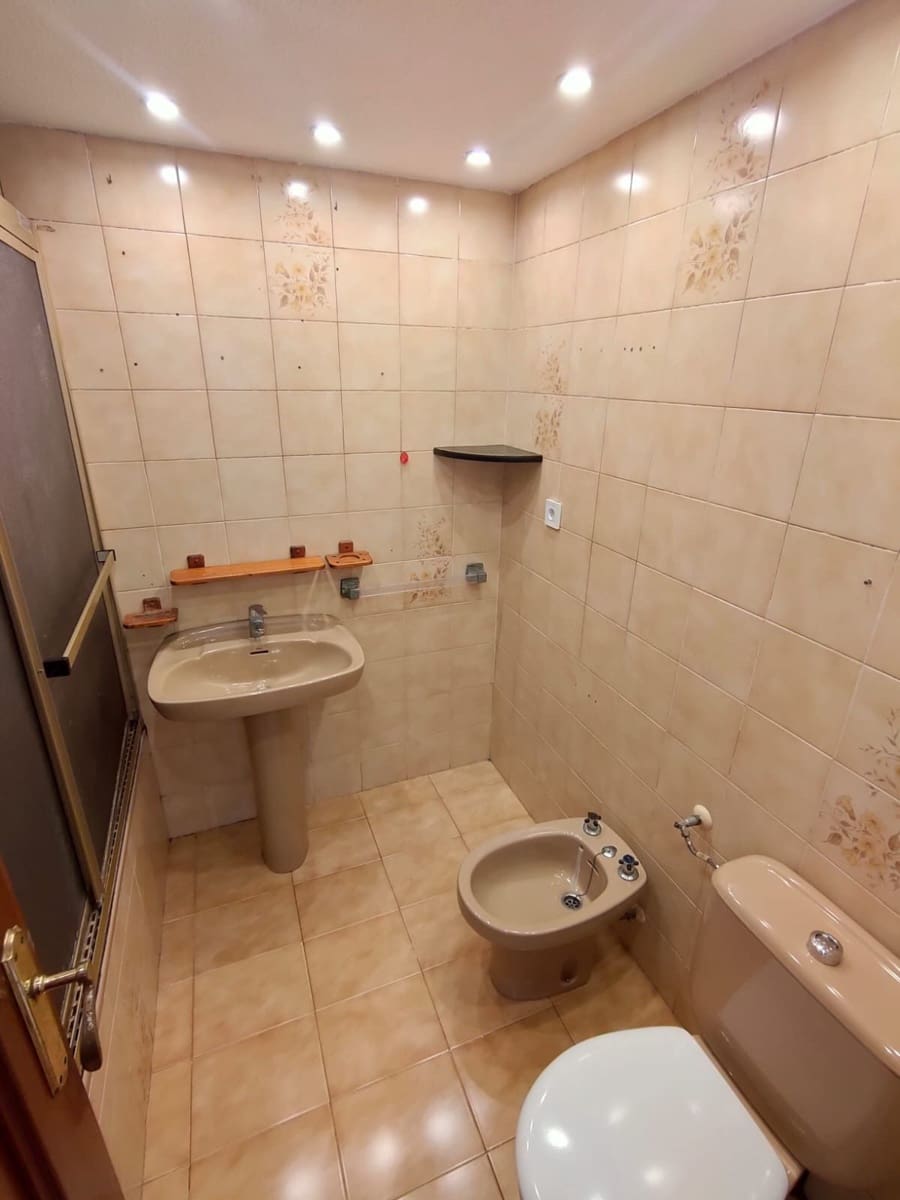 2 soverom Kjedet enebolig til salgs i Benidorm med svømmebasseng - € 229 000 (Ref: 8815446)