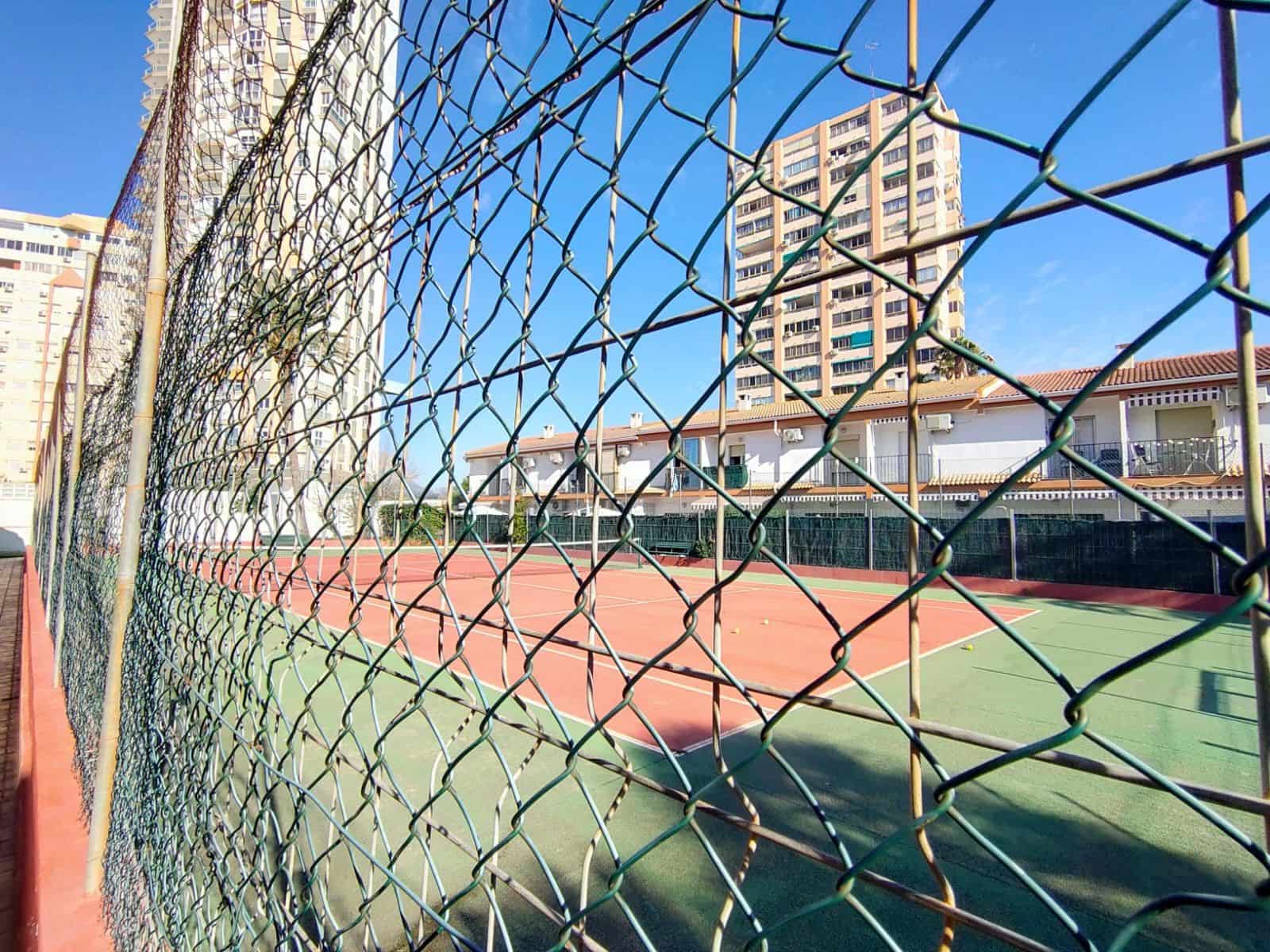 2 soverom Kjedet enebolig til salgs i Benidorm med svømmebasseng - € 229 000 (Ref: 8815446)