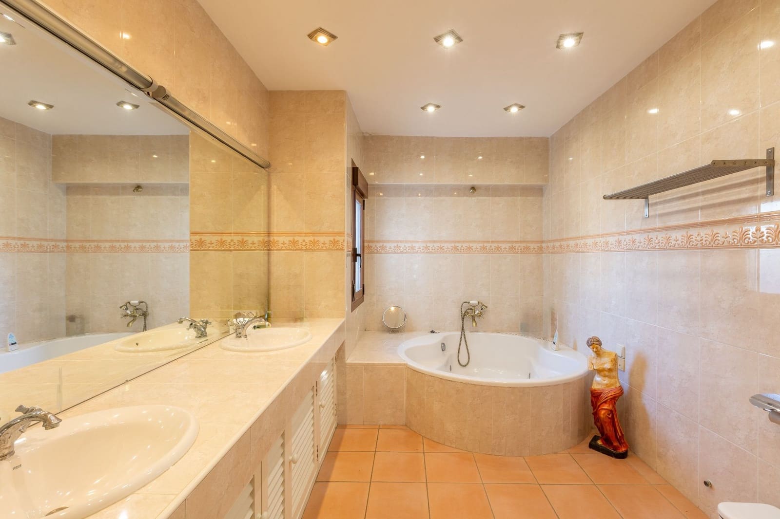 6 sypialnia Willa na sprzedaż w Benidorm z basenem garażem - 795 000 € (Ref: 8845355)