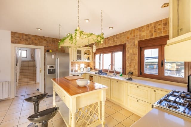 6 sypialnia Willa na sprzedaż w Benidorm z basenem garażem - 795 000 € (Ref: 8845355)