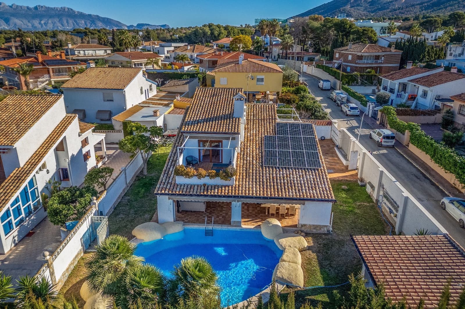 6 sypialnia Willa na sprzedaż w Benidorm z basenem garażem - 795 000 € (Ref: 8845355)