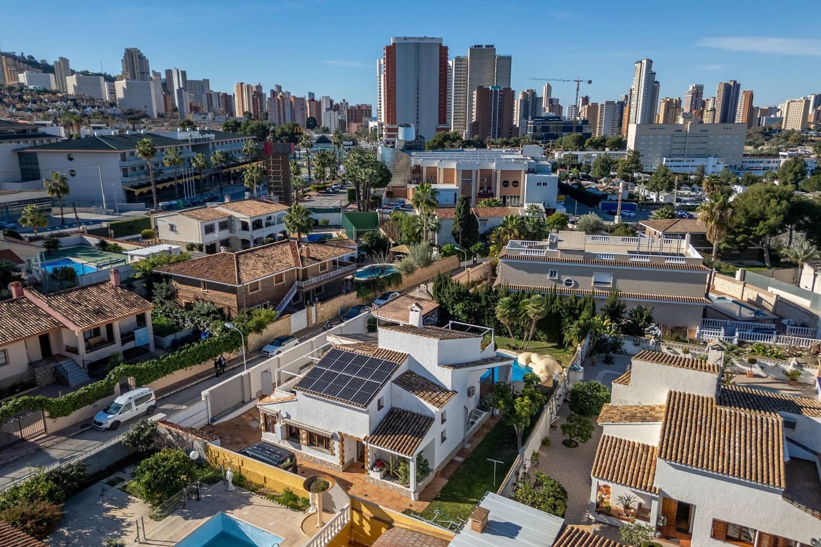 6 sypialnia Willa na sprzedaż w Benidorm z basenem garażem - 795 000 € (Ref: 8845355)