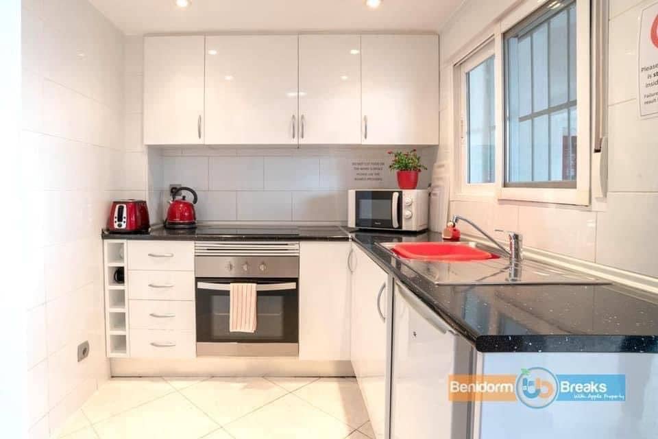 2 soveværelse Lejlighed til leje i Benidorm med swimmingpool garage - € 1.300 (Ref: 9036293)