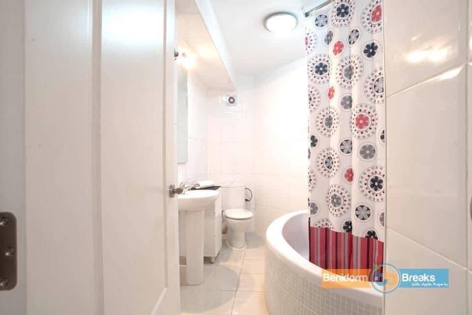 2 soveværelse Lejlighed til leje i Benidorm med swimmingpool garage - € 1.300 (Ref: 9036293)