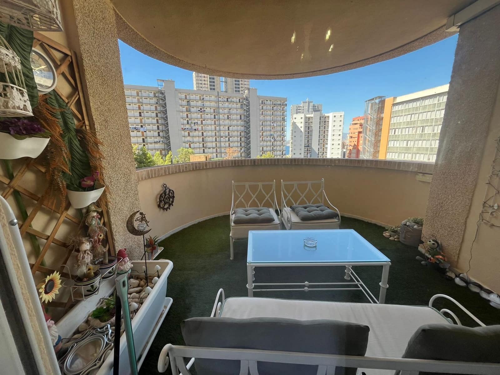 2 bedroom Apartment for rent in Benidorm with pool - € 1,100 (Ref: 9200290)