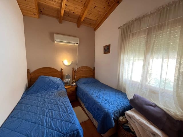 4 bedroom Villa for sale in Relleu with pool garage - € 219,000 (Ref: 9232378)