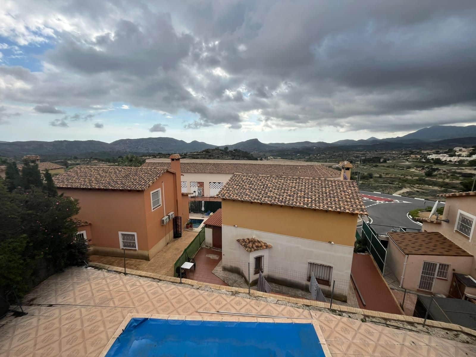 4 slaapkamer Villa te koop in Relleu met zwembad garage - € 219.000 (Ref: 9232378)