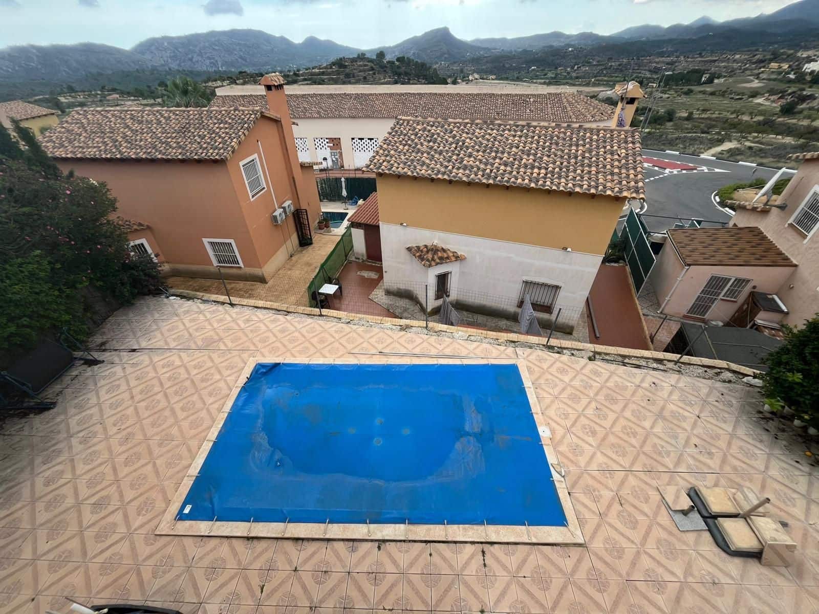 4 slaapkamer Villa te koop in Relleu met zwembad garage - € 219.000 (Ref: 9232378)