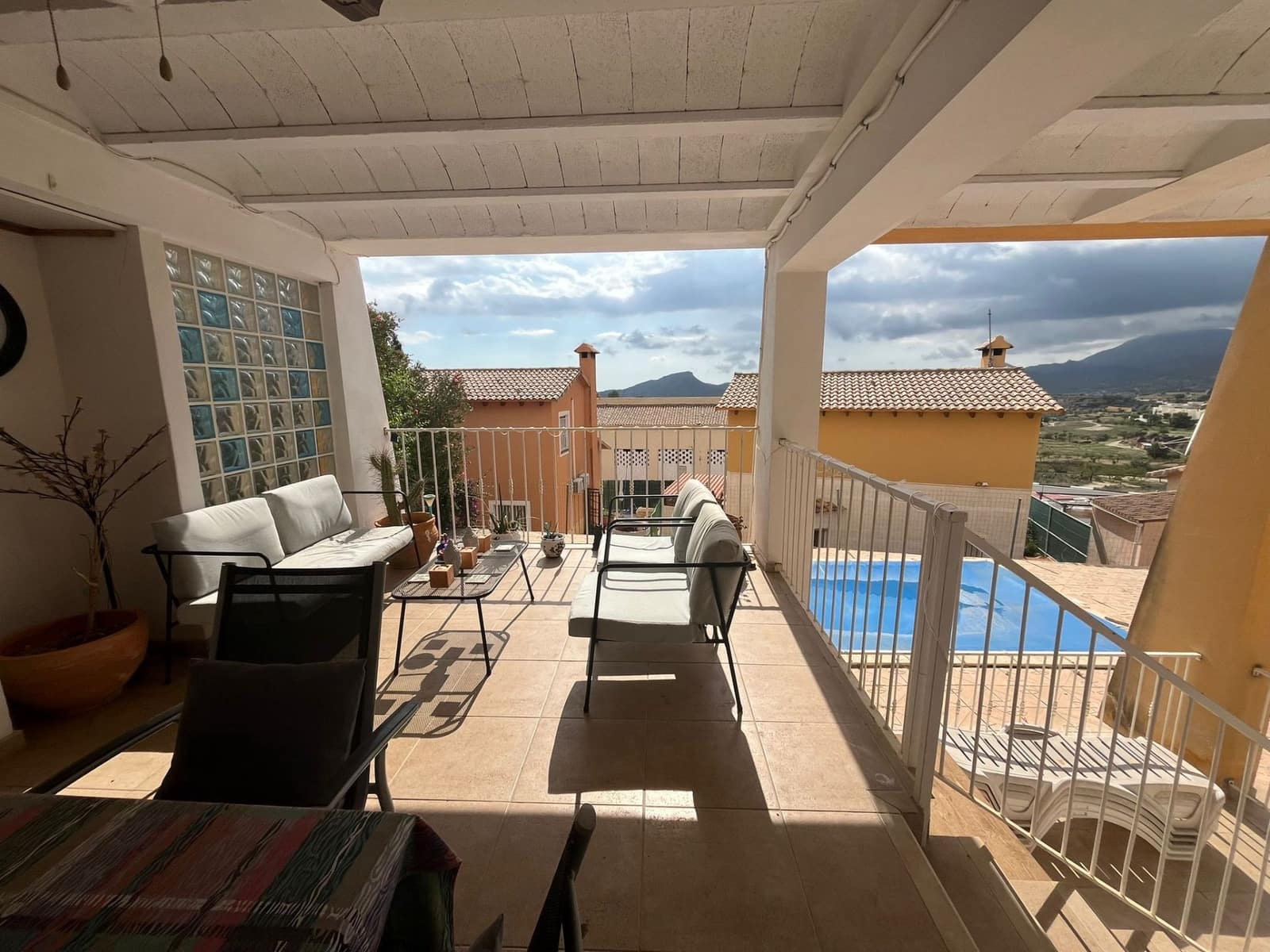 4 slaapkamer Villa te koop in Relleu met zwembad garage - € 219.000 (Ref: 9232378)