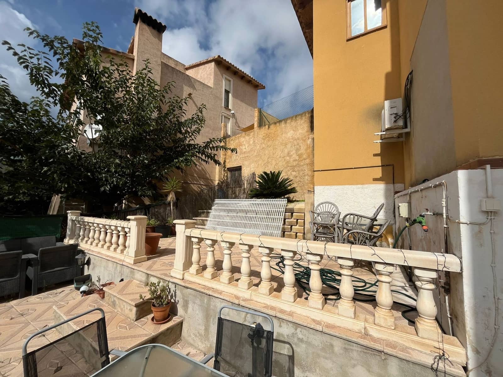 4 slaapkamer Villa te koop in Relleu met zwembad garage - € 219.000 (Ref: 9232378)