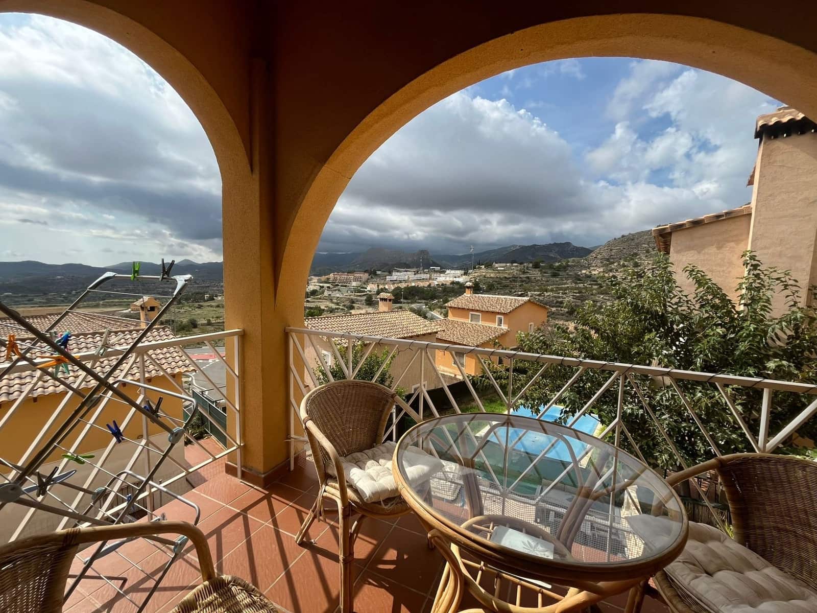 4 slaapkamer Villa te koop in Relleu met zwembad garage - € 219.000 (Ref: 9232378)