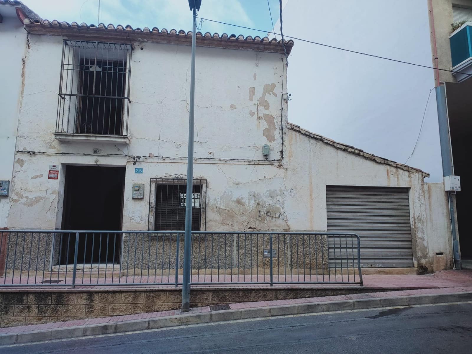 4 makuuhuone Omakotitalo myytävänä paikassa Alfaz del Pi / L'Alfas del Pi mukana 
autotalli - 225 000 € (Ref: 9299058)