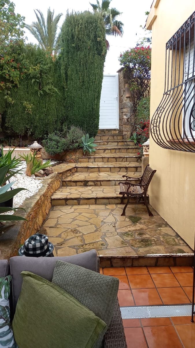 2 bedroom Villa for sale in La Nucia with pool garage - € 450,000 (Ref: 9523991)