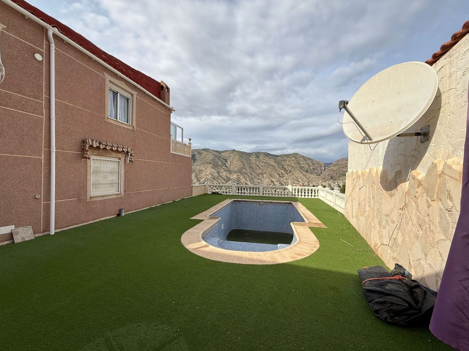 4 soveværelse Villa til salg i Orxeta med swimmingpool - € 299.000 (Ref: 9558459)