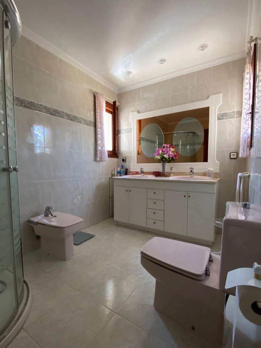 6 bedroom Villa for sale in La Nucia with pool garage - € 625,000 (Ref: 9610849)