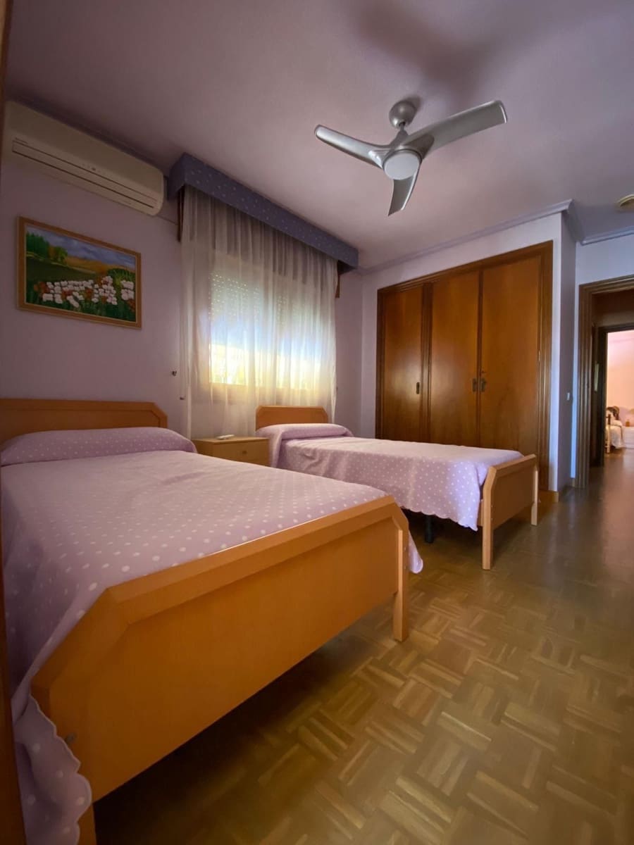 6 bedroom Villa for sale in La Nucia with pool garage - € 625,000 (Ref: 9610849)