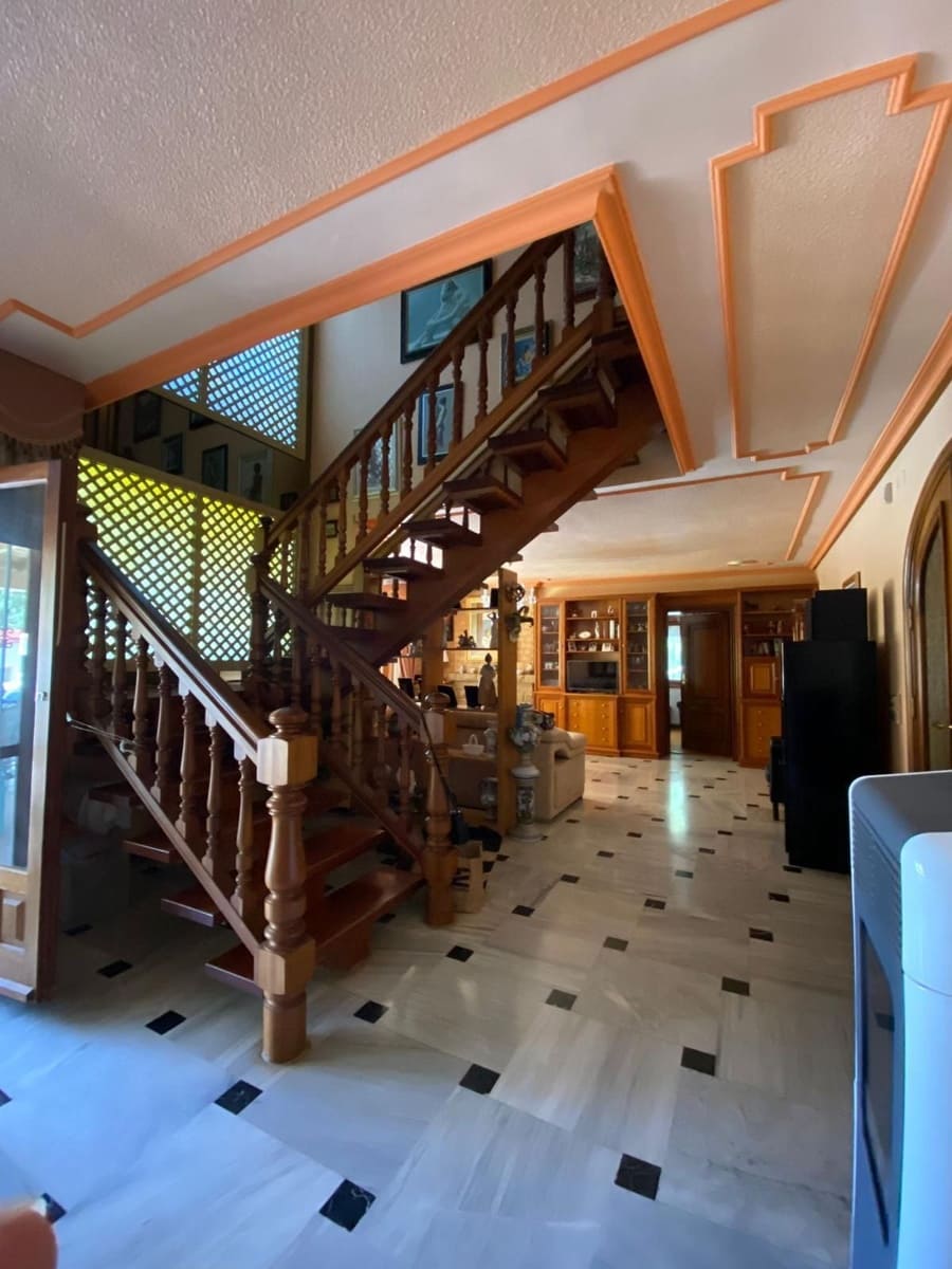 6 bedroom Villa for sale in La Nucia with pool garage - € 625,000 (Ref: 9610849)