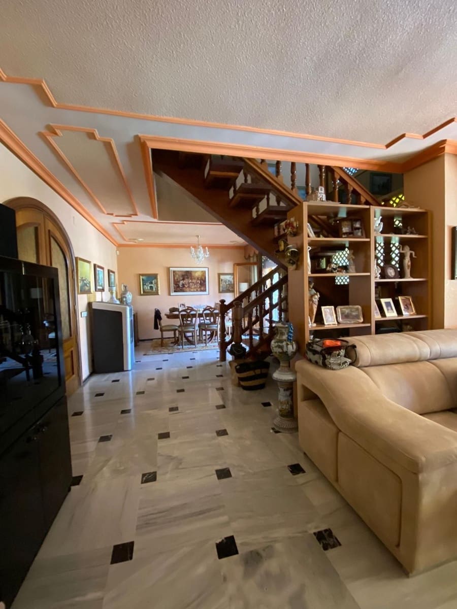 6 bedroom Villa for sale in La Nucia with pool garage - € 625,000 (Ref: 9610849)