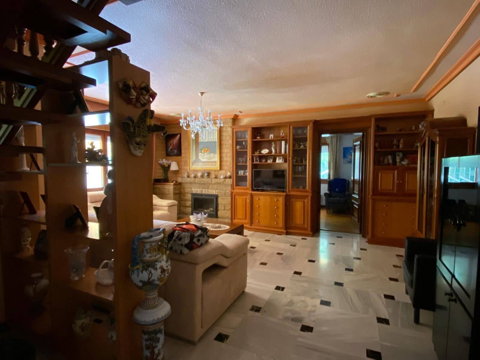 6 bedroom Villa for sale in La Nucia with pool garage - € 625,000 (Ref: 9610849)