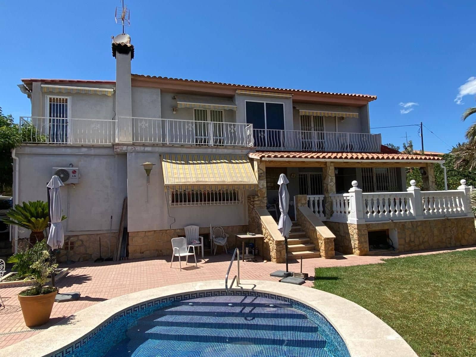 6 bedroom Villa for sale in La Nucia with pool garage - € 625,000 (Ref: 9610849)
