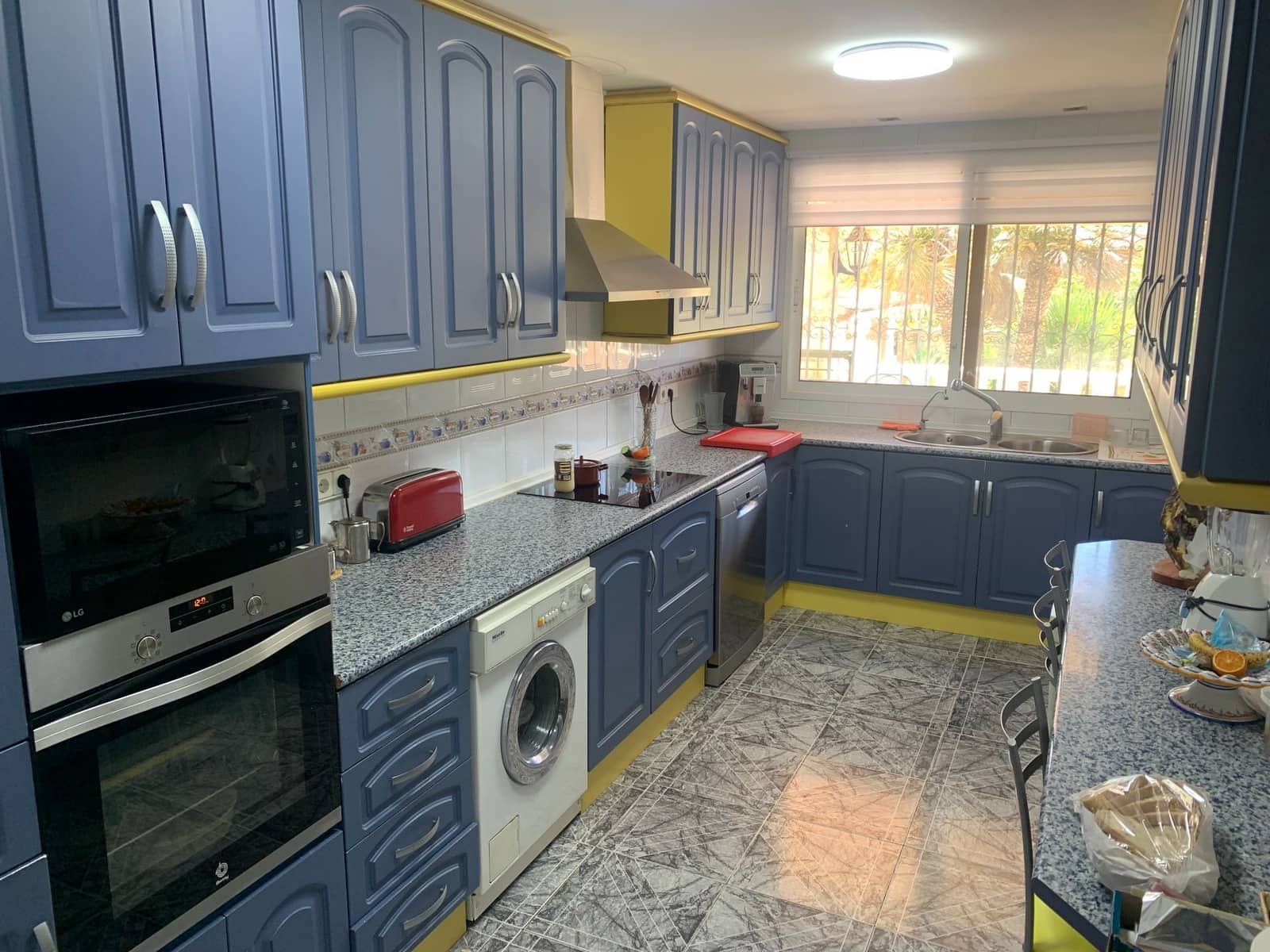 6 bedroom Villa for sale in La Nucia with pool garage - € 625,000 (Ref: 9610849)