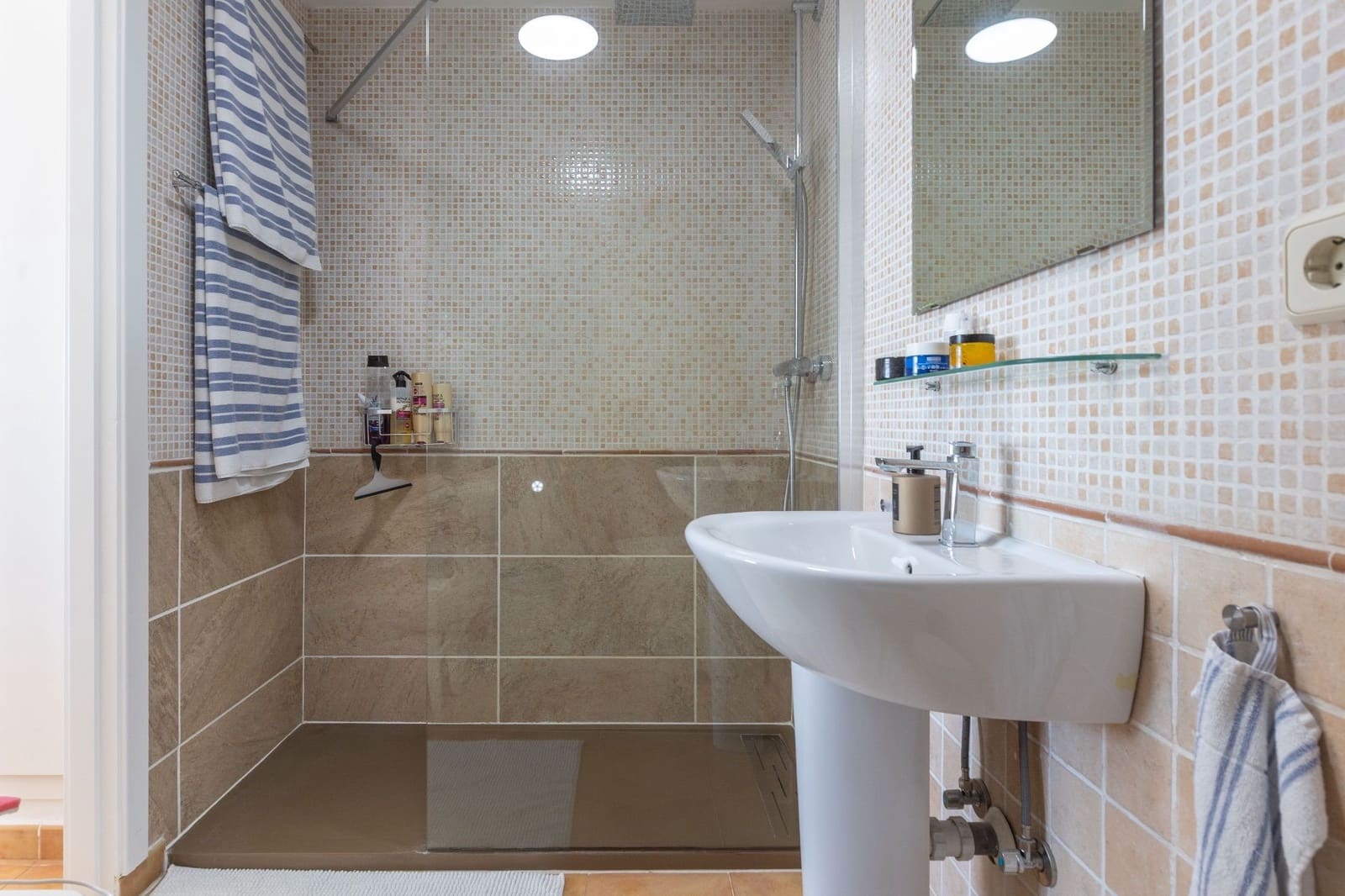 3 bedroom Semi-detached Villa for sale in Relleu with pool garage - € 232,000 (Ref: 9663393)