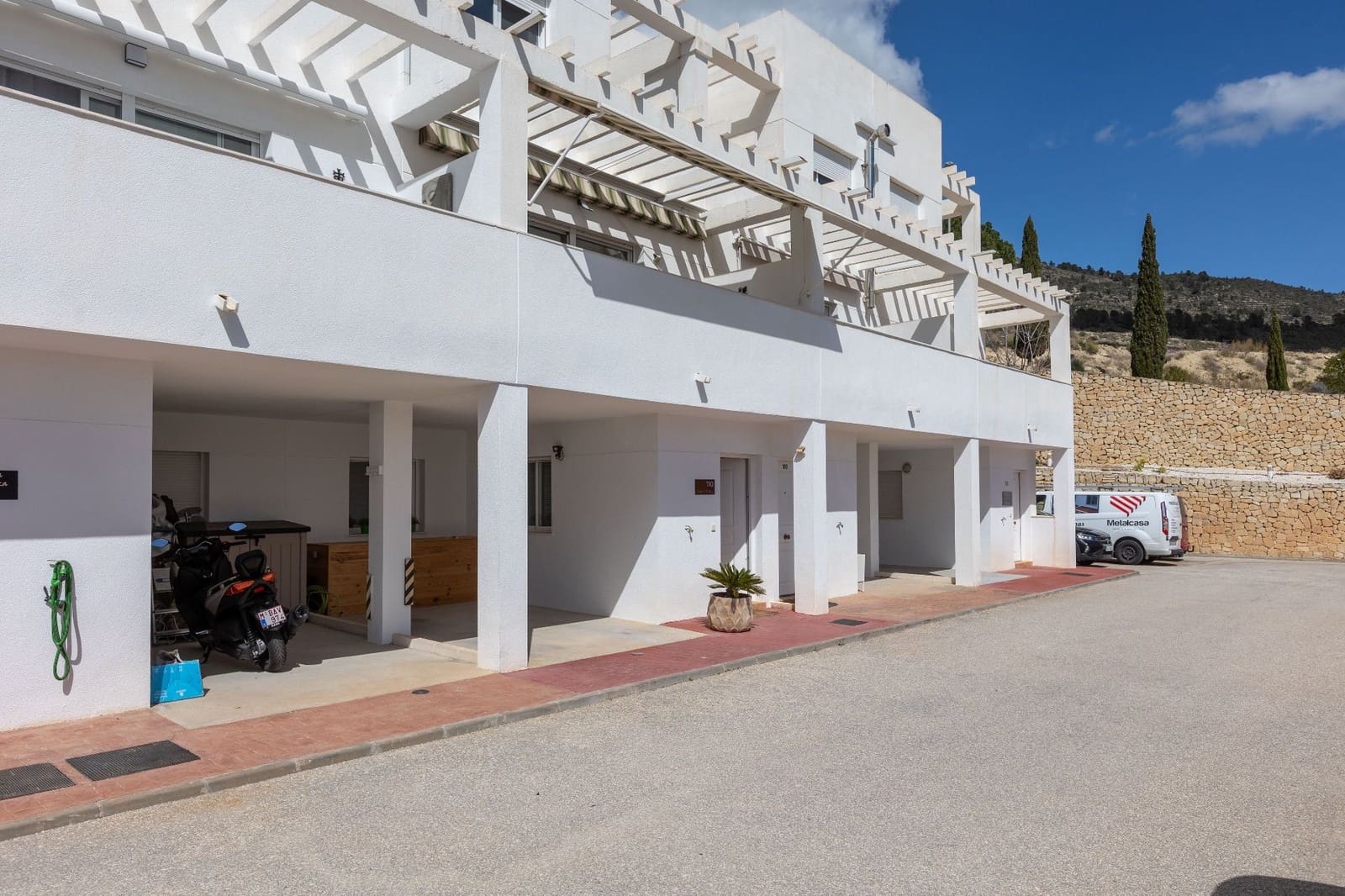 3 bedroom Semi-detached Villa for sale in Relleu with pool garage - € 232,000 (Ref: 9663393)