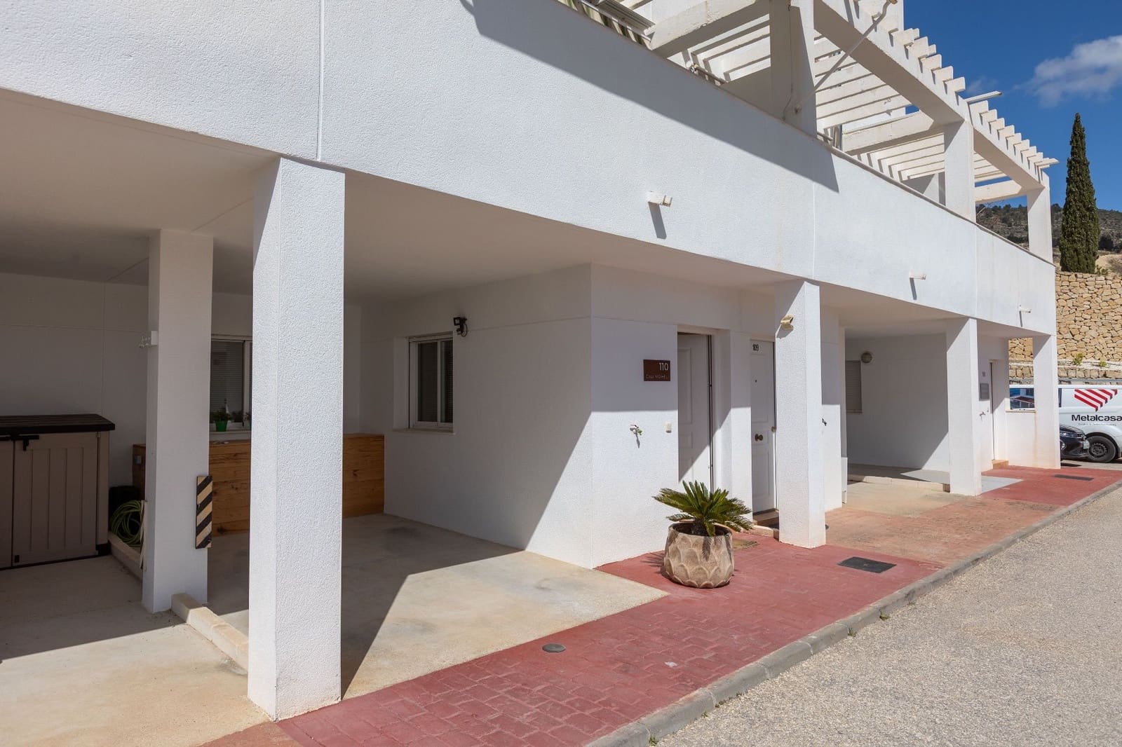 3 bedroom Semi-detached Villa for sale in Relleu with pool garage - € 232,000 (Ref: 9663393)